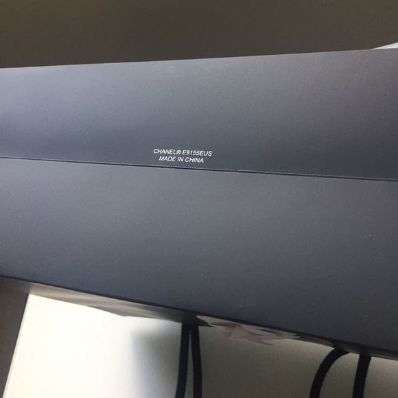 ❗️SOLD❗️Authentic Chanel Shopping/Gift Bag - Picture 3 of 3